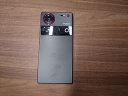 ZTE Nubia Z70 Ultra  12 GB + 256 GB Mobiltelefon