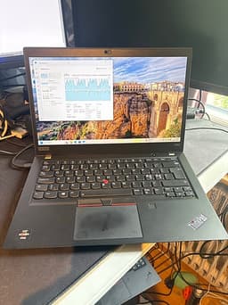 Lenovo ThinkPad T495s laptop 14" svart