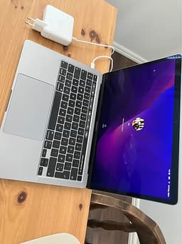 Macbook Pro 2020 intel i5 med touchbar