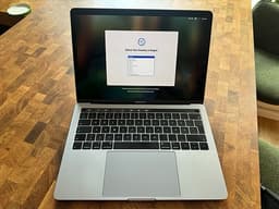 MacBook Pro 13-tum 2018 – i7 / 16GB / 512GB SSD – originalladdare