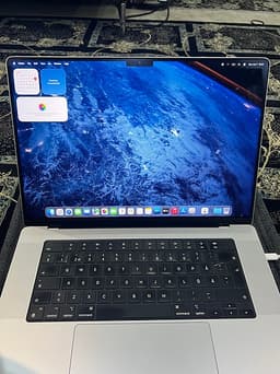 Apple MacBook Pro laptop M1max 1TB Ram32GB