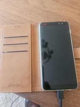 galaxy A18 Samsung smartphone med plånboksfodral brun