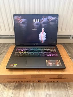 MSI gaming laptop Ryzen 7 8840HX & RTX 5070