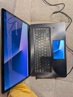 ASUS ZenBook Pro 15 (UX580G) – i9 / 16GB / 4K Touch / GTX 1050Ti / 500Gb SSD