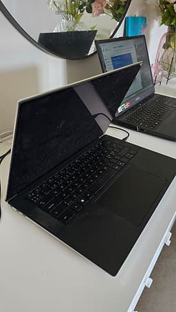 Dell laptop 15 tum silver svart