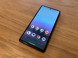Google Pixel 6A telefon - 99% batterihälsa.