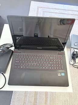 Lenovo Y500 gaming laptop 15 tum svart med röd bakgrundsbelyst tangentbord