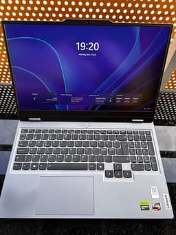 Lenovo LOQ 15ARP9