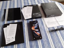 Samsung Galaxy Z Fold 4 + Watch + Fodral (Nypris 2x,xxx) Först till kvarn!