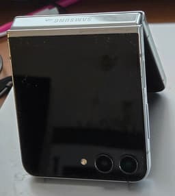 Samsung Galaxy Flip 5, Olåst,Vikbar skärm,Ljusgrön,256GB, 10,12MP kamera
