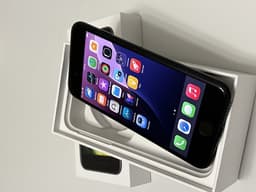 iPhone SE (2022) 64GB — Premium Condition!