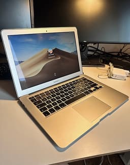 MacBook Air 13” – i5 / 8 GB / 128 GB + originalladdare