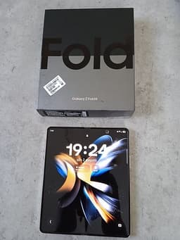 Samsung Galaxy Z Fold 4