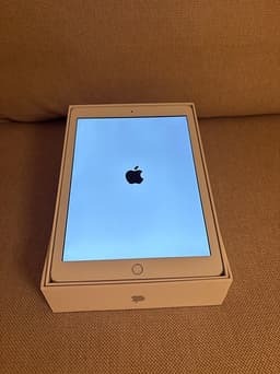 Apple iPad 9,7” (2017) 32 GB Wi-Fi – Originalkartong – Fint skick