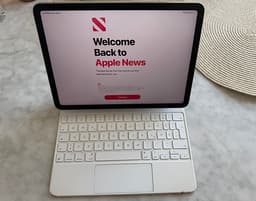 Apple iPad Air (4th generation) 64 GB och Magic Keyboard