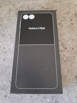 Samsung Galaxy Z Flip8 12/256GB (graphite) oöppnad