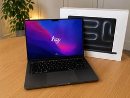 MacBook Pro 14,2” M5 – 16 GB / 512 GB – Rymdsvart
