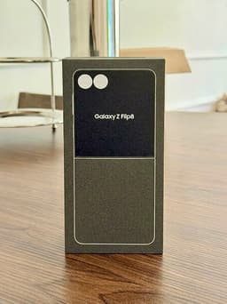 Samsung Galaxy Z Flip 8