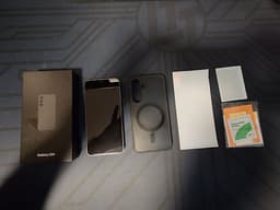Flawless Samsung Galaxy S24 Dual SIM in Mint Condition: Complete Bundle