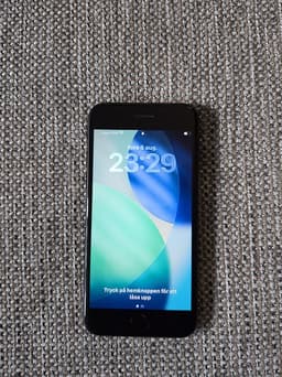 Iphone SE 64GB ( 81℅ batterihälsa) + laddare