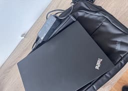 Lenovo ThinkPad T14 Gen 2 – i7 / 16GB / 256GB SSD / Win 11 Pro + Bag