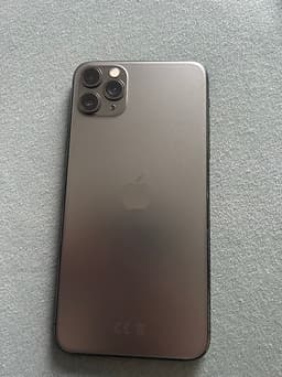 iPhone 11 Pro Max 64GB Köpt från Swapie 5 skal  skärmskydd ingår Med förpackning