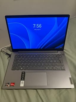 Lenovo bärbar dator 14" grå med AMD Ryzen och 8 GB RAM
