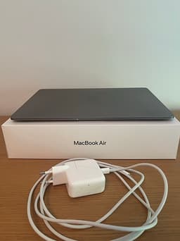 Apple MacBook Air M1, rymdgrå, 16 GB RAM, 512 GB SSD, 100 % batterihälsa