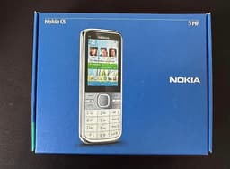 Nokia C5-00 + Tillbehörspaket (BH-110 & DC-4) & 2x Batterier!