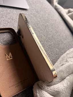iPhone 14 pro guld