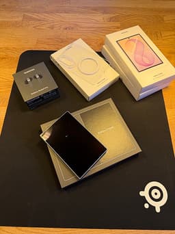 Samsung Galaxy Z Fold8 256GB + oanvända Buds4 Pro + tillbehör