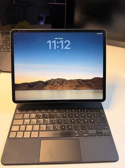 Apple iPad Pro WIFI Cellular 256 GB med Magic Keyboard
