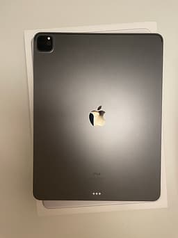 iPad Pro 12,9” 5:e generationen 256GB + fodral