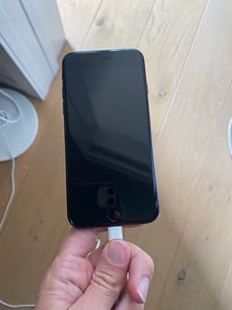 Apple iPhone 7 mobil 32 GB svart