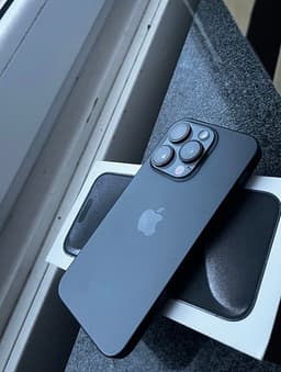 Apple iPhone 15 Pro 128 GB svart