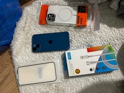 iPhone 13 128 GB 100% batteri samt nya tillbehör
