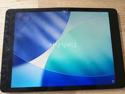 Apple iPad gen 8 128 GB svart + laddningskabel + skal