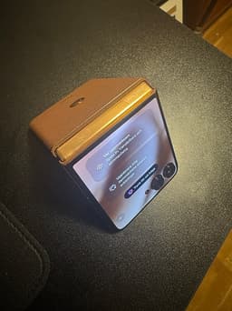 Motorola Razr 50 Ultra med tillbehör