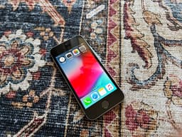 iPhone SE (Gen 1) - Original-iOS 12.1  - Aldrig aktiverad