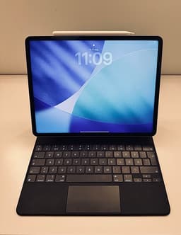 iPad Pro 12,9” 6:e generation 128 GB + Apple Pencil + Magic Keyboard