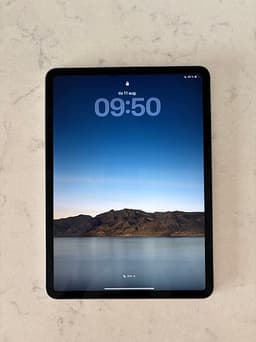 iPad Pro (11 tum) 128 GB M2 WiFi + Cellular rymdgrå + fodral