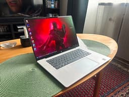 HP Omnibook 5 16 tum silver, en månad gammal.
