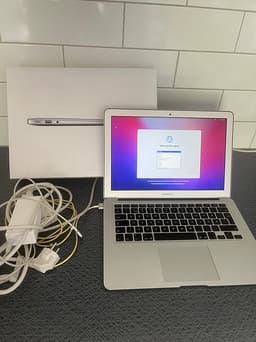 Apple - MacBook Air (13-inch, 2017)