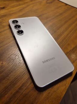 Samsung Galaxy S24 smartphone 128 GB silver