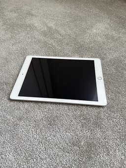 Ipad femte generationen, Gray, 128 GB lagringsutrymme, väldigt fint skick
