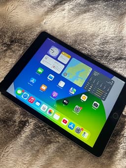 iPad Air 2 / 16 GB / 90% batterihälsa