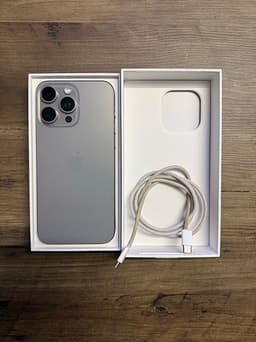 Apple iPhone 15 Pro Max 256 GB titan