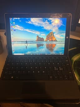 Microsoft Surface 3 – Touchskärm + tangentbord