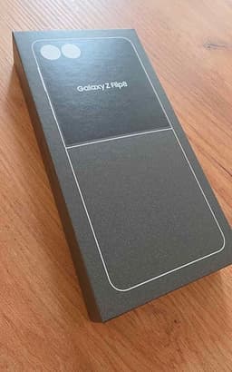 Samsung Galaxy Z Flip8  mobil 256 GB svart, Oöppnad, kvitto och garanti