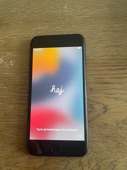 Apple iPhone 7 mobil 32 GB svart